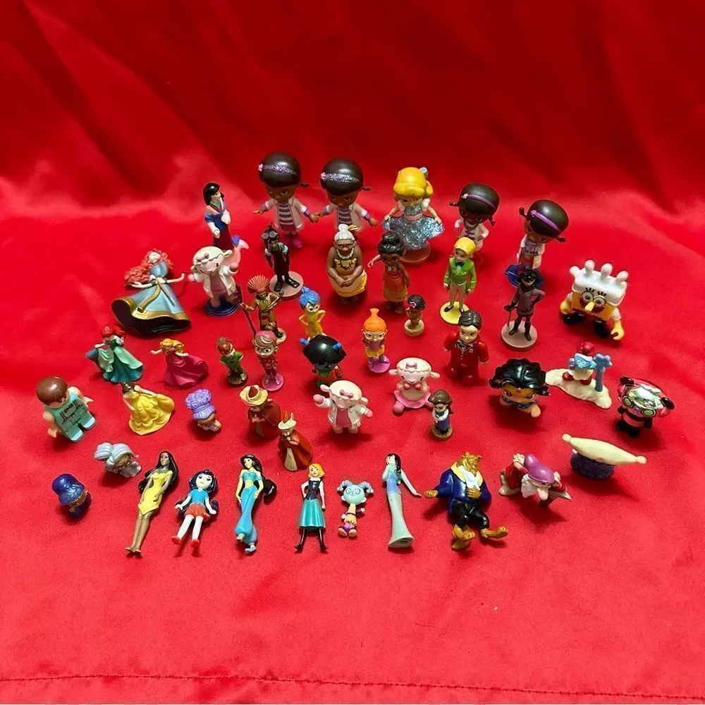 Disney Toppers cake lot